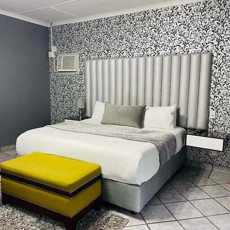 Pari Guest House Middelburg  Bagian luar foto