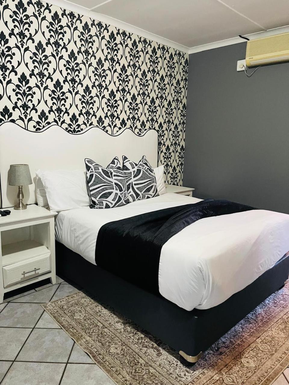 Pari Guest House Middelburg  Bagian luar foto